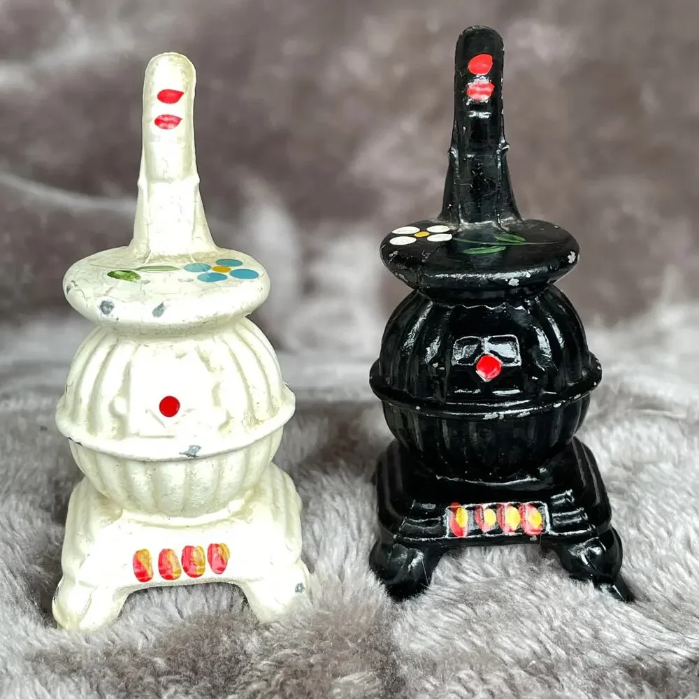 Cast Iron Pot Belly Stove Salt & Pepper Shakers Vintage Farmhouse Rustic Cabin